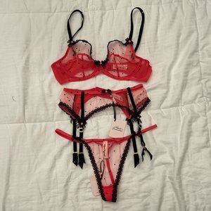 Agent Provocateur Red/Black Poppy set
